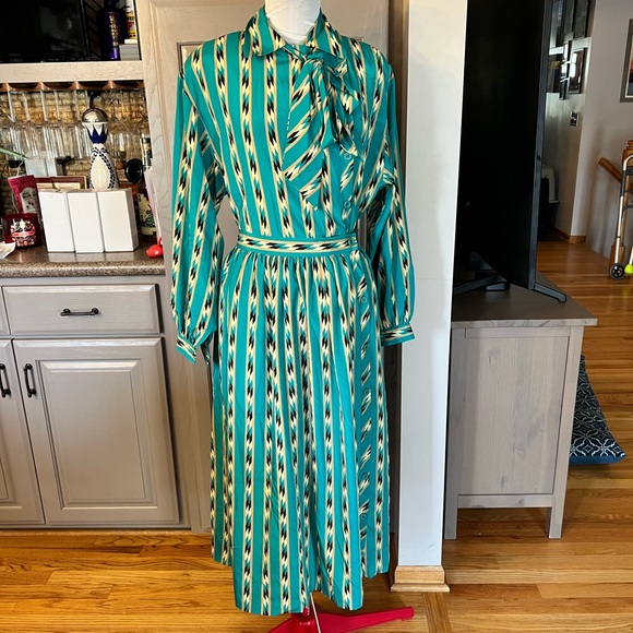 Vintage 1980s Halston Teal Blouse with Tan & Black Southwestern Stripes & Bowtie - Picture 5 of 5